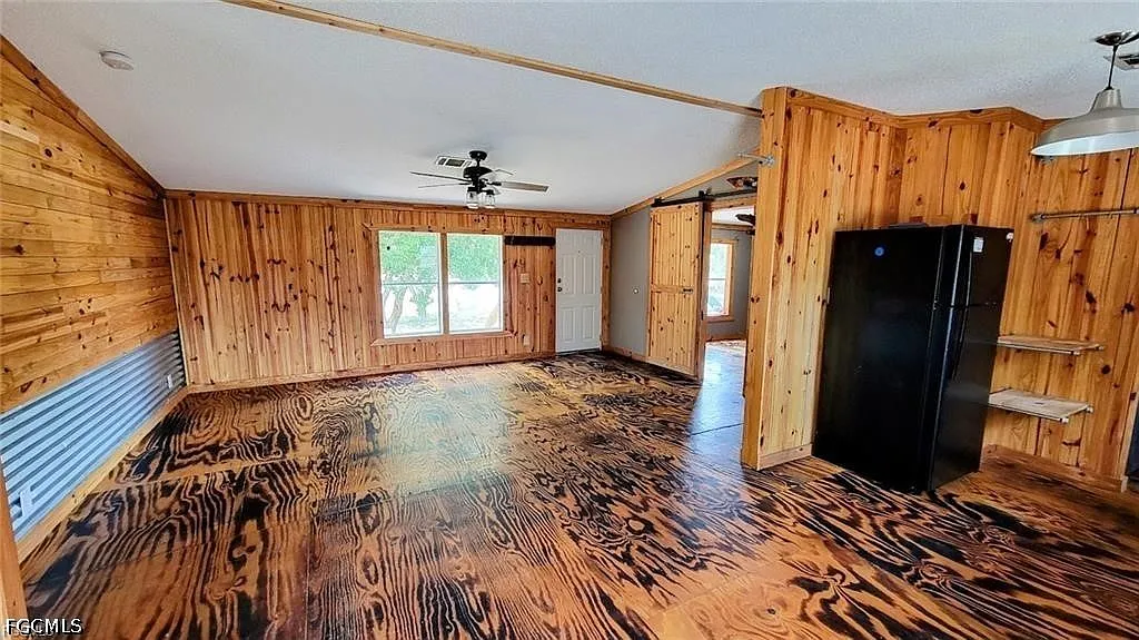 3 bed, 2.0 bath, 1056 sqft, $1,800 — Photo 4