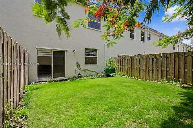 1020 SE 26th Ter — Photo 24