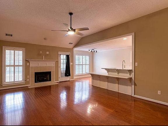 3rd image of 597 Bradford Ln