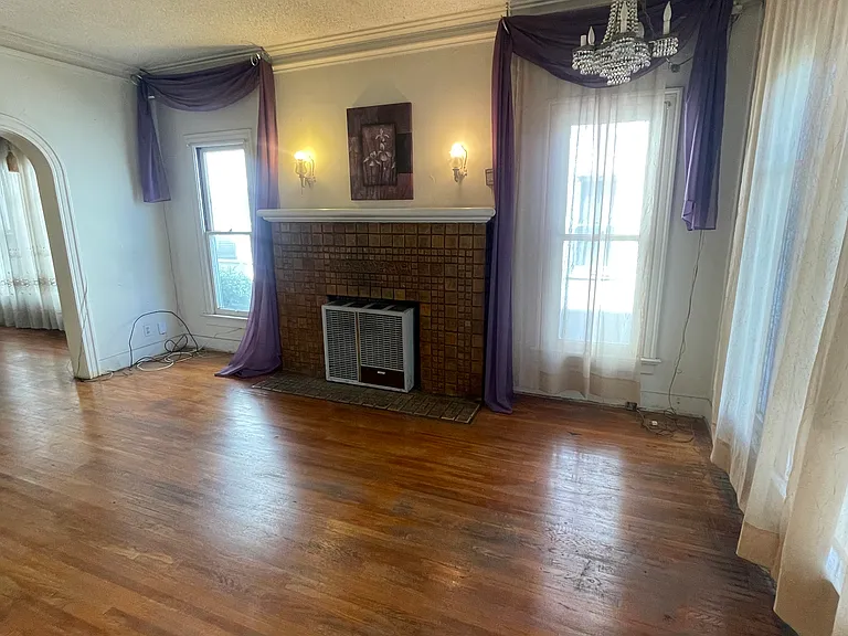 809 1/2 N Ridgewood Pl #809 — Photo 2