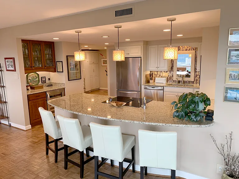 4501 Lindell Blvd #16C — Photo 9