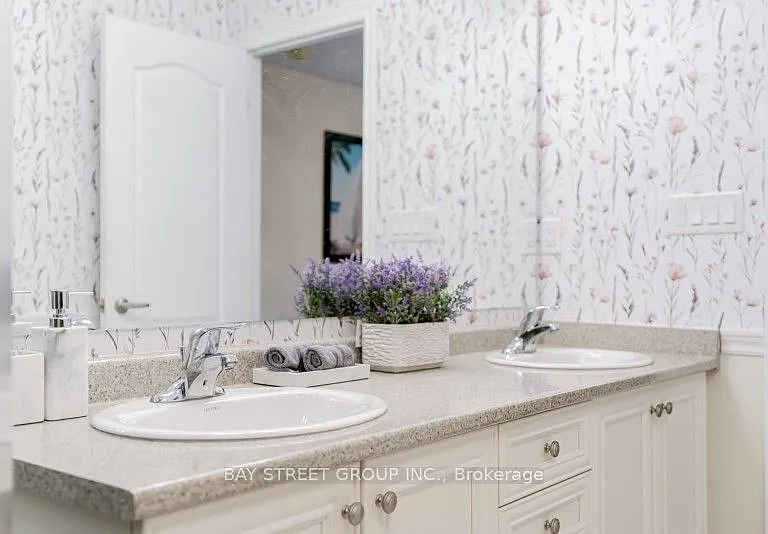 121 Luzon Ave — Photo 29