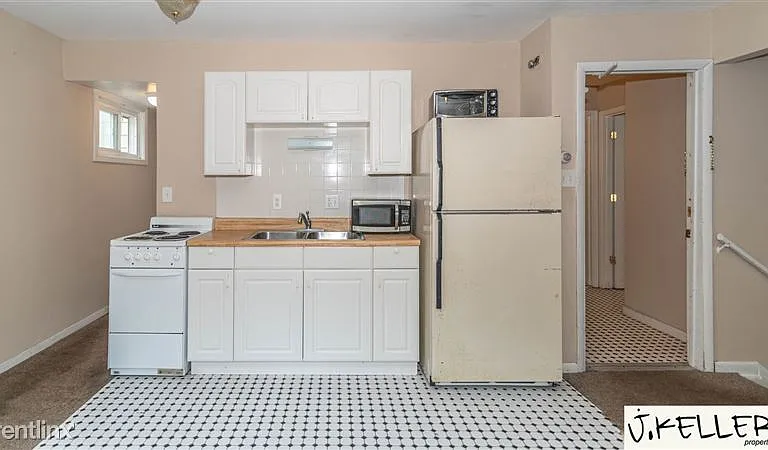 914 Woodlawn Ave — Photo 4