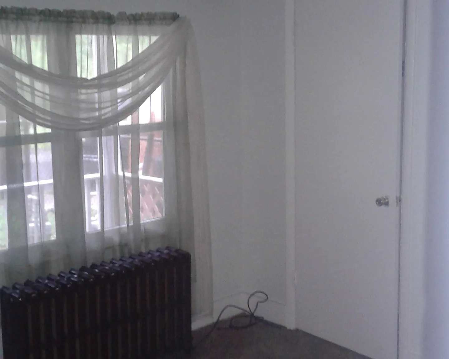 3 bed, 1250 sqft, $935 — Photo 2