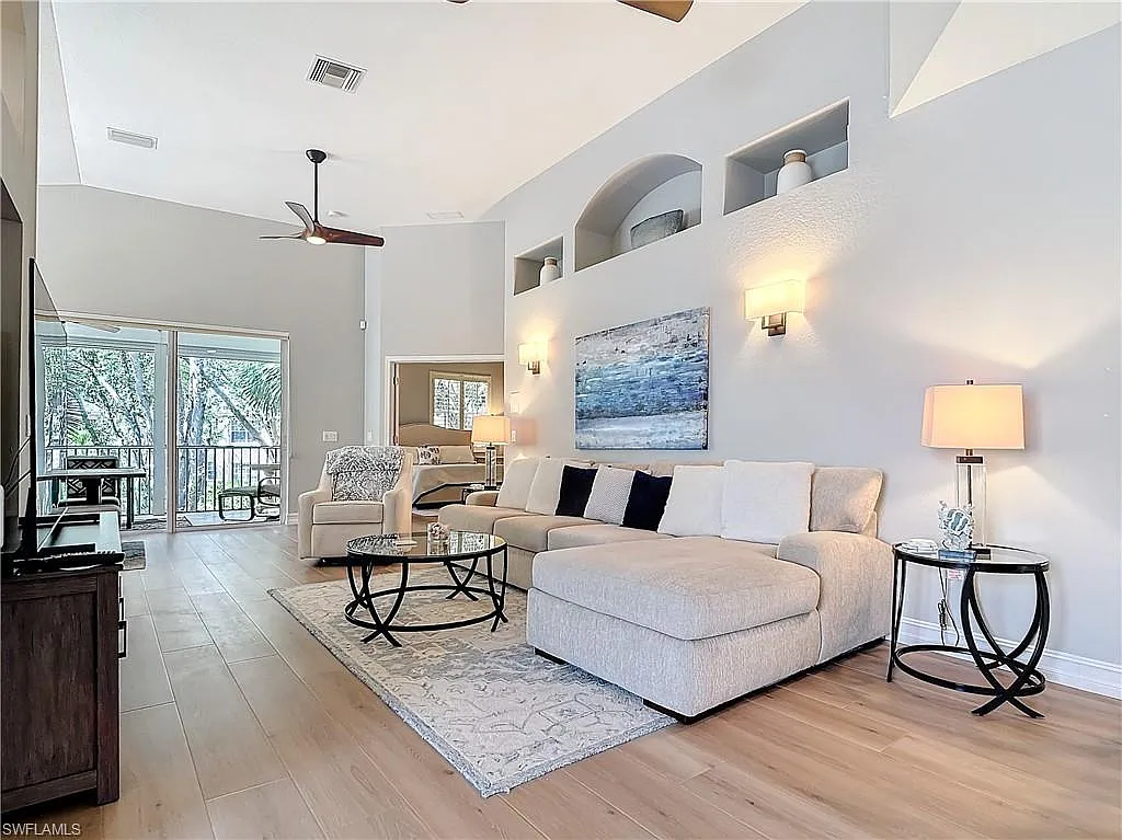 3 bed, 2.0 bath, 2044 sqft, $5,000 — Photo 4