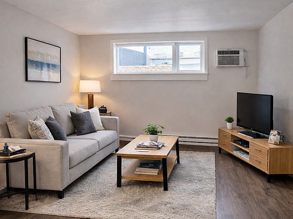 3rd image of 1312 E Wilson Ave #1