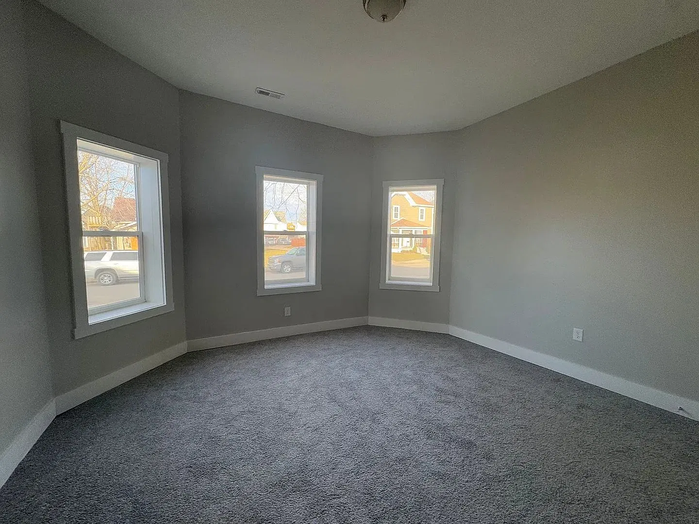 Renovated 3 Bed, 1 Bath Home in Indy, Pets Welcome! — Photo 4