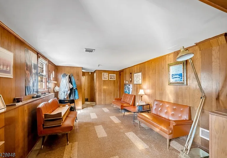 204 Tryon Pl — Photo 16