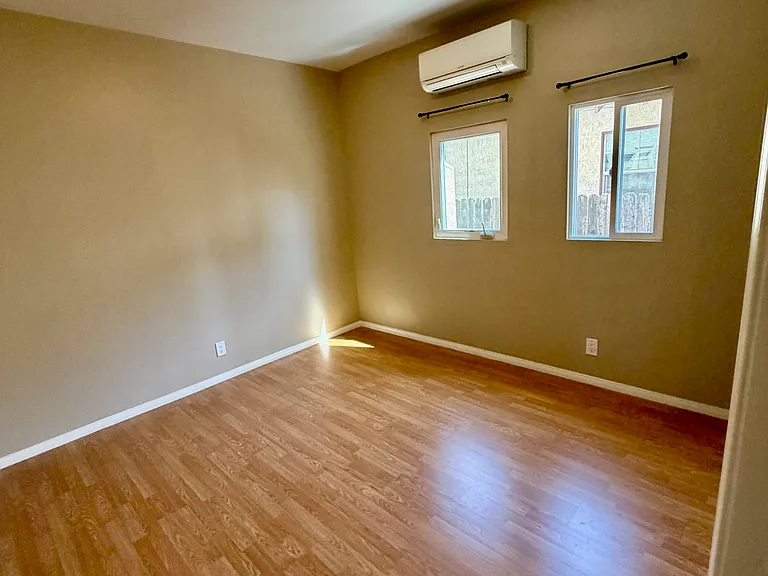 1033 Allen Ave #2 — Photo 5