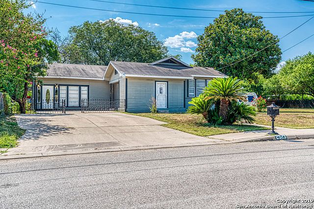 1st image of 2923 Holly Hill Dr