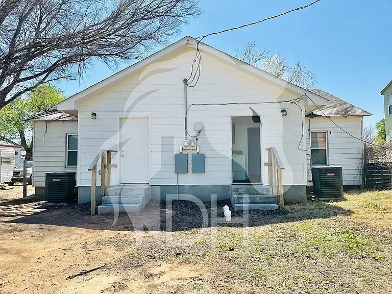 1516 Texas Ave — Photo 4