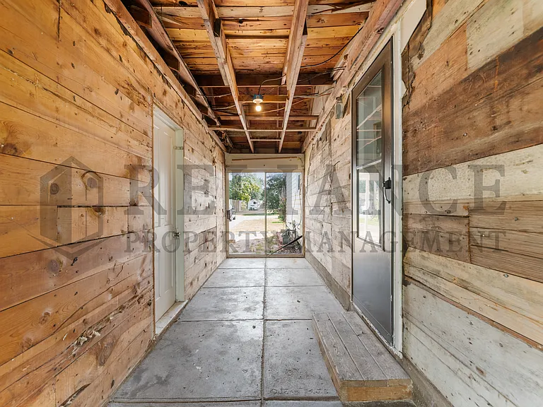902 W Wallingford St — Photo 25
