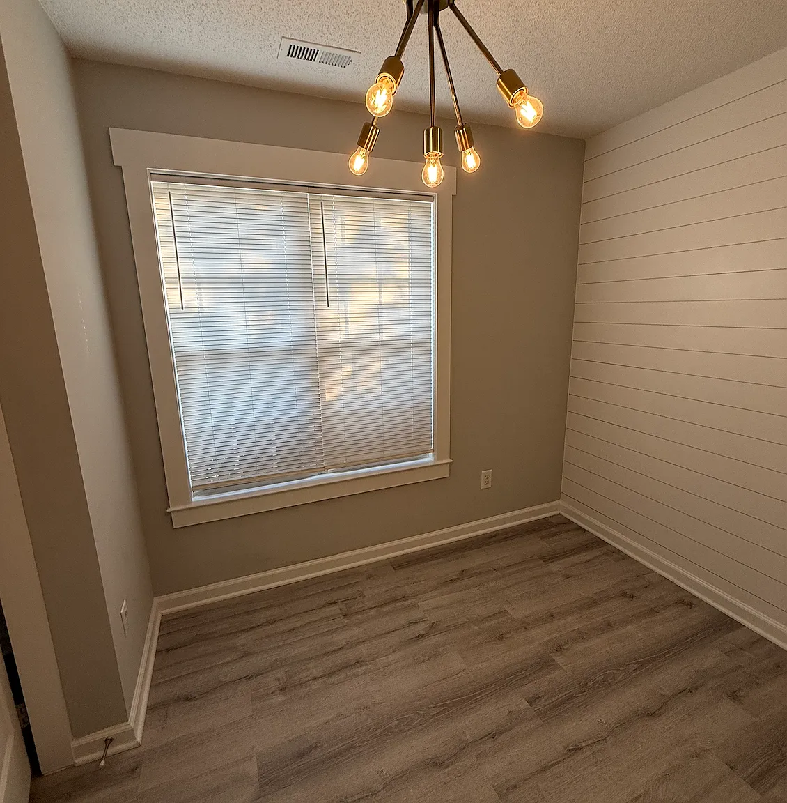 3 bed, 2.5 bath, 1272 sqft, $2,350 — Photo 3