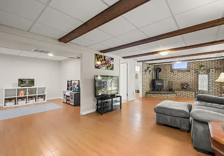 11 Denby Dr — Photo 1
