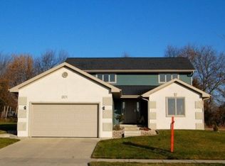 601 Killian Trl, Cottage Grove, WI 53527