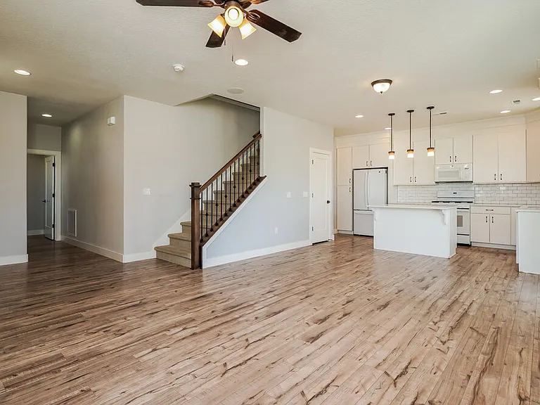 1611 W Parkview Dr — Photo 4