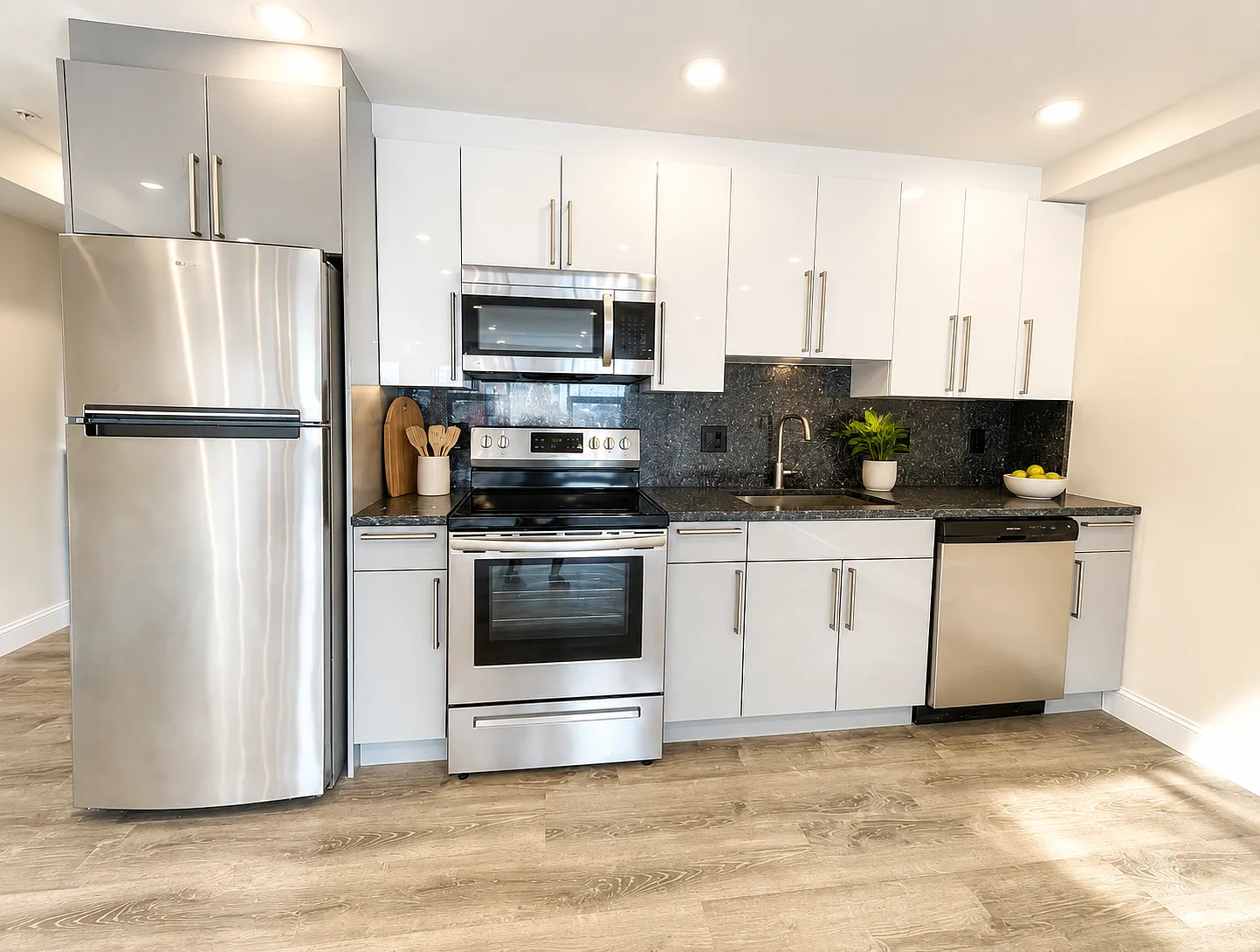 Studio, 425 sqft, $2,500 — Photo 2