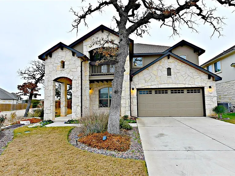 2445 Etta May Ln — Photo 2