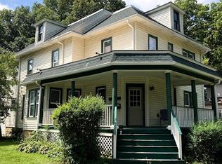 402 College Ave APT 2E, Dekalb, IL 60115