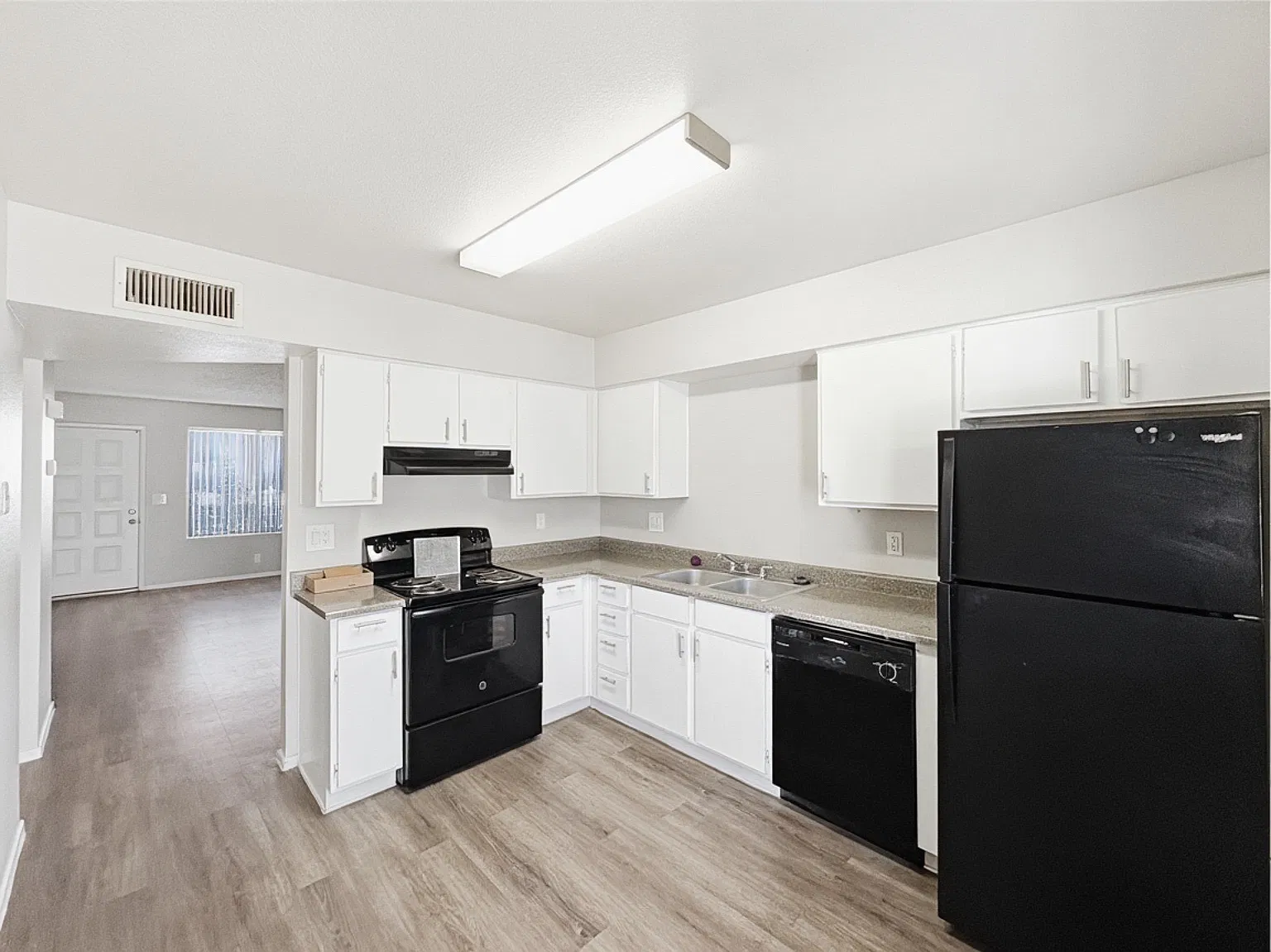 1 bed, 585 sqft, $1,100 — Photo 3