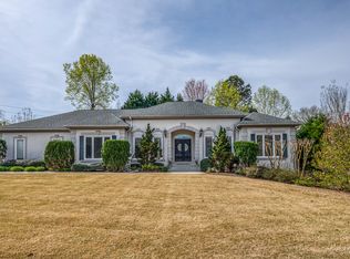2749 Fontainebleau Dr, Dunwoody, GA 30360