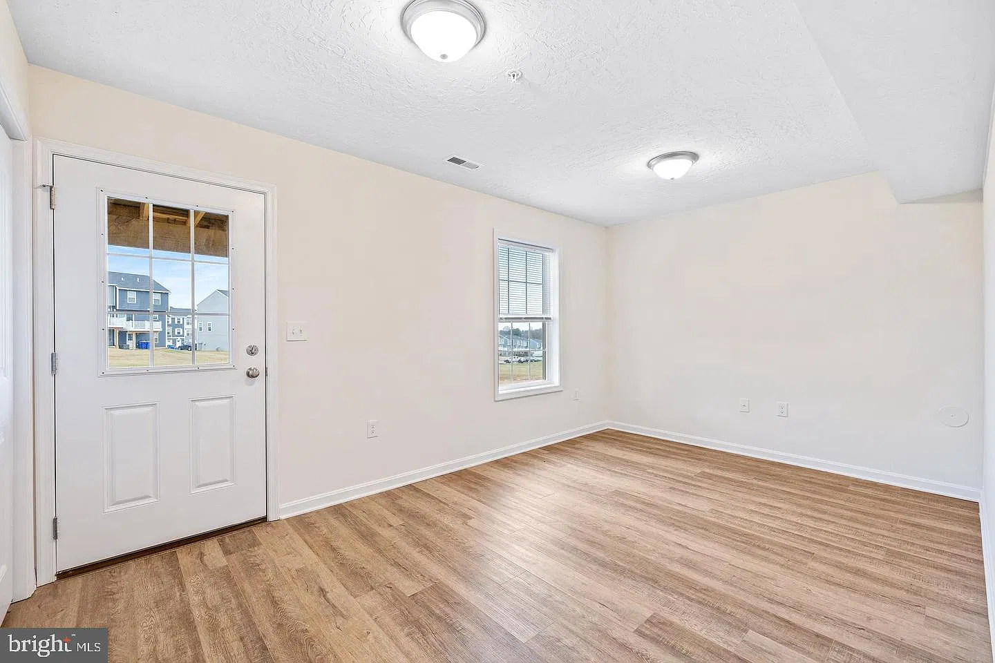 4 bed, 2.5 bath, 1820 sqft, $2,050 — Photo 4