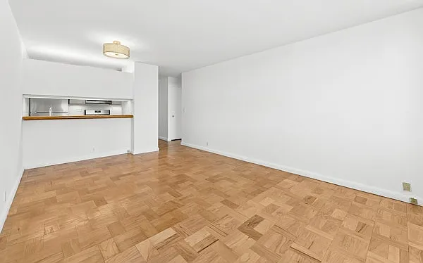 415 E 37th St #18H — Photo 5