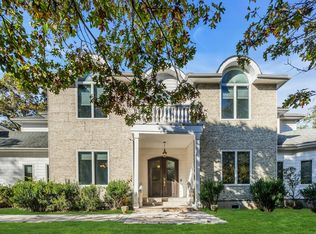 10 Bay Woods Dr, Hampton Bays, NY 11946