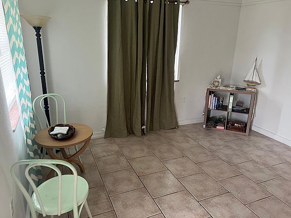 4th image of 106 Jardine Rd #B