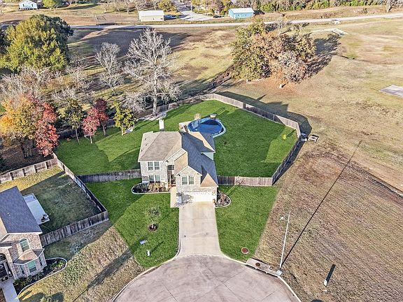 4th image of 1700 Twin Oaks Cir