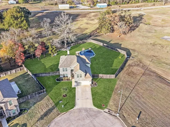 1700 Twin Oaks Cir, Brenham, TX 77833