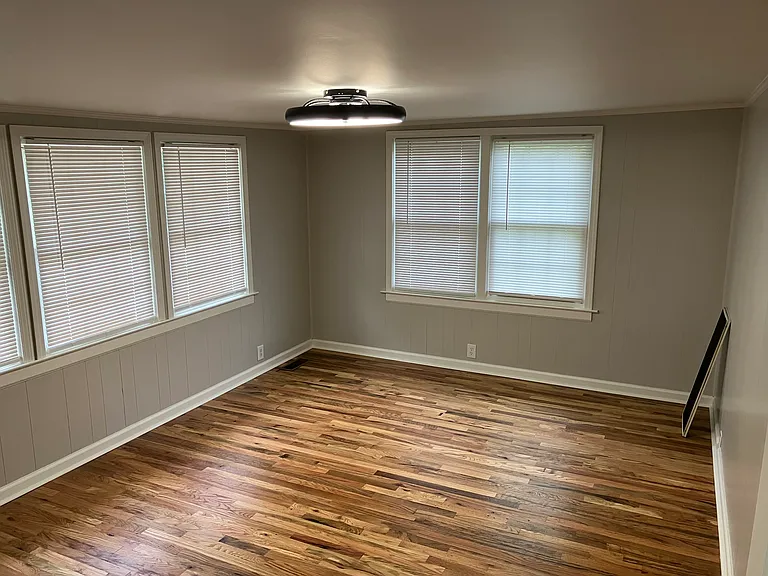1320 Oxford Pl — Photo 8