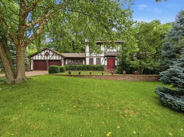 721 W Deerbrook Dr, Peoria, IL 61615