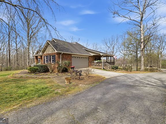 3rd image of 401 Herrin Rd