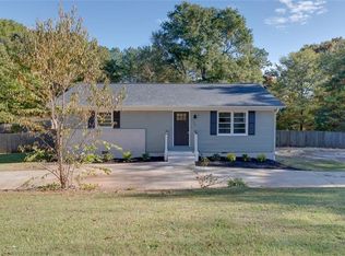 24 Springbrook Ct, Wellford, SC 29385