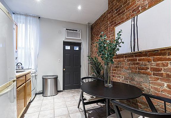 5th image of 1626 2nd Ave APT 1S