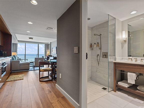 5th image of 2139 Kuhio Ave #2802