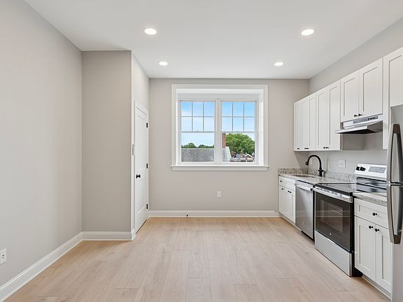 4th image of 119 Main St #305