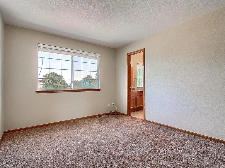 9425 Morning Glory Ln — Photo 14