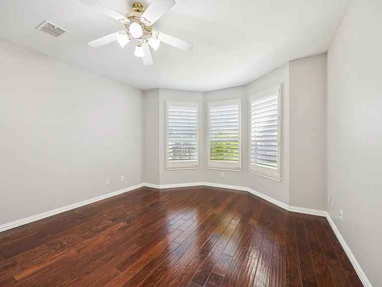 3201 Kent Dr — Photo 25