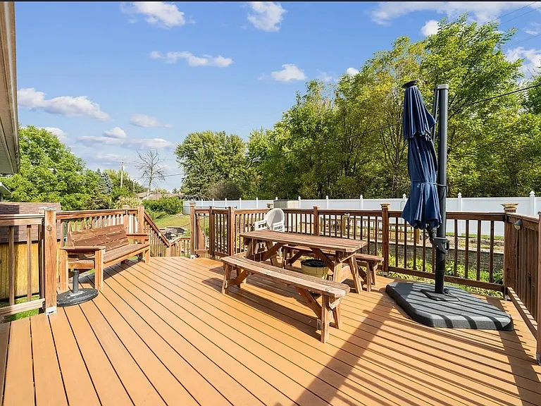 235 Tiffany Dr — Photo 2
