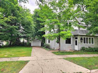 408 E 8th St, Kaukauna, WI 54130