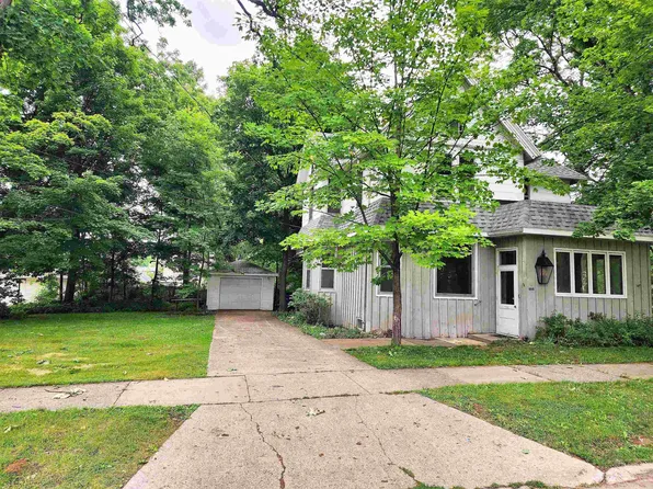 408 E 8th St, Kaukauna, WI 54130