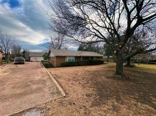 2055 Hill Top Cir, Weatherford, TX 76085