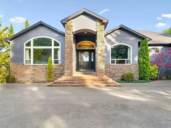 1921 NW Crown St, Grants Pass, OR 97526