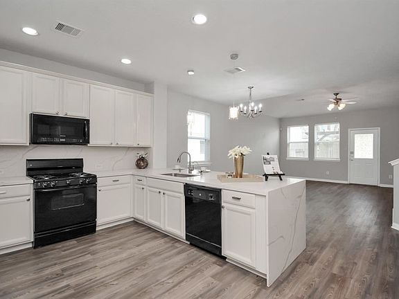5th image of 24439 Lakecrest Town Dr