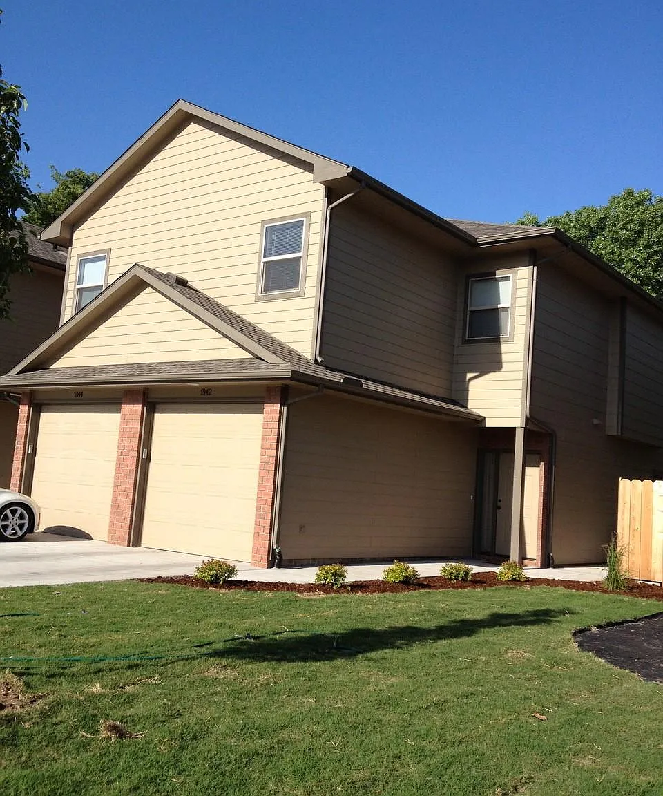 3 bed, 2.5 bath, 1500 sqft, $1,600 — Photo 1