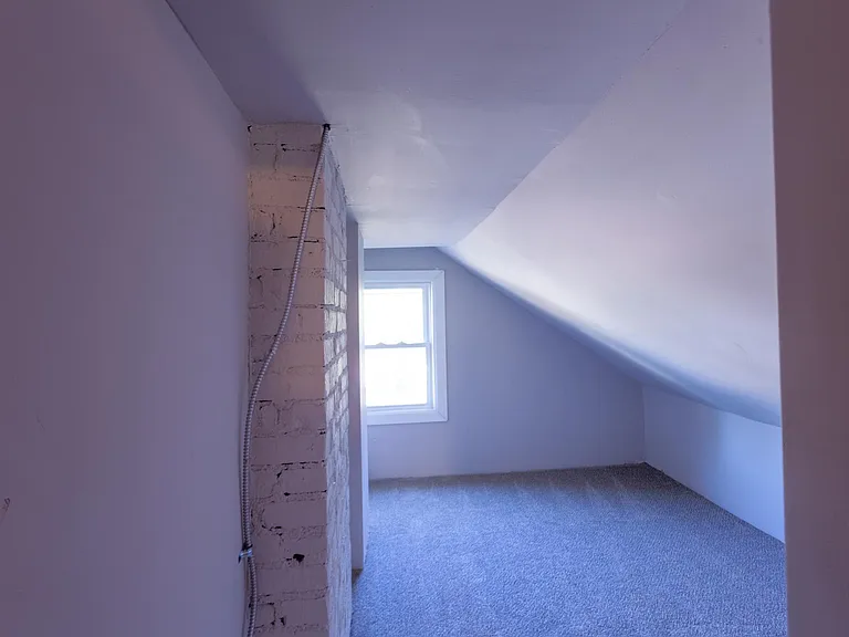716 Gilbert St — Photo 17
