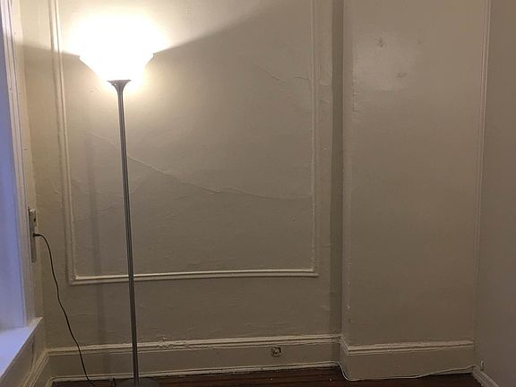 3rd image of 131 E 45th St APT 4f