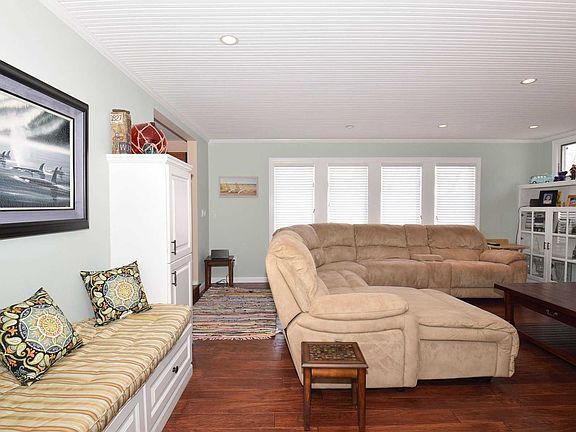 3rd image of 38 Reynolds Dr